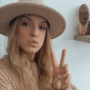 Meet your Posher, Ash